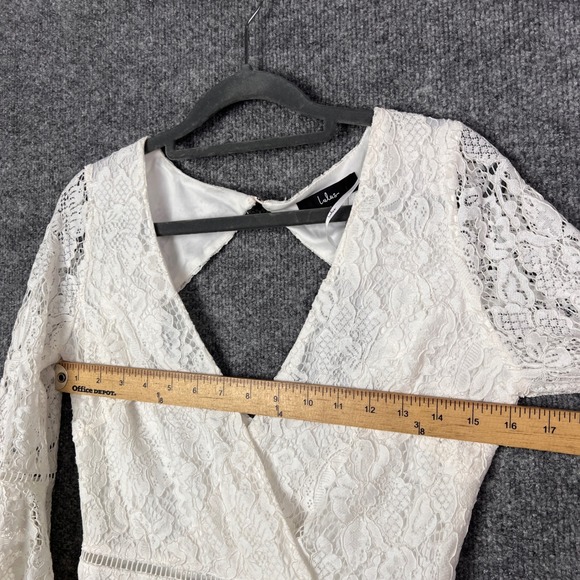 NEW Lulus White Lace Romper Long Bell Sleeve V Neck Cutout Back Women's Size S - Picture 4 of 9